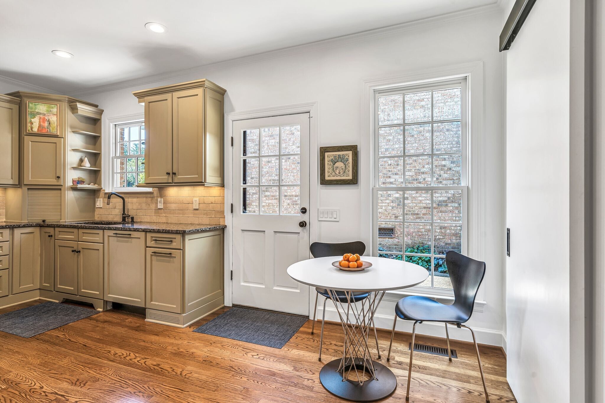 Building Photo - 204 Longwood Ct