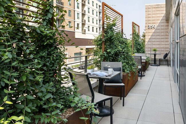 Building Photo - 350 S Jackson St