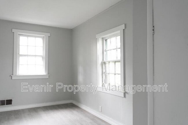 Building Photo - 126 N Walnut St