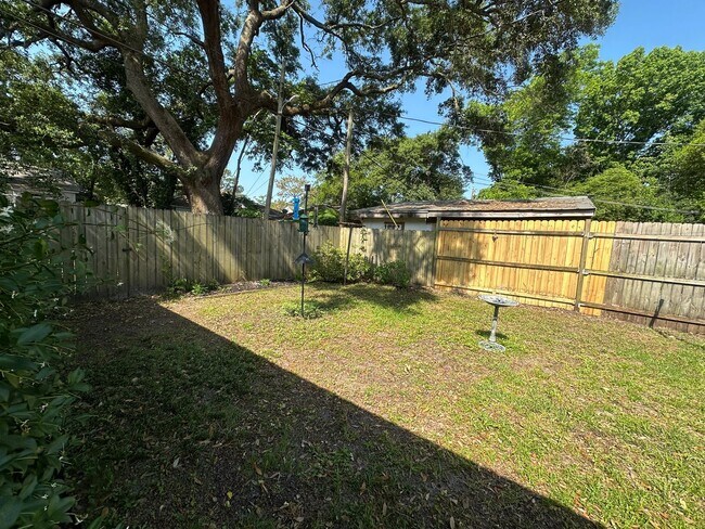 Building Photo - 3 BED | 1 BATH | SPACIOUS GATED BACKYARD |...