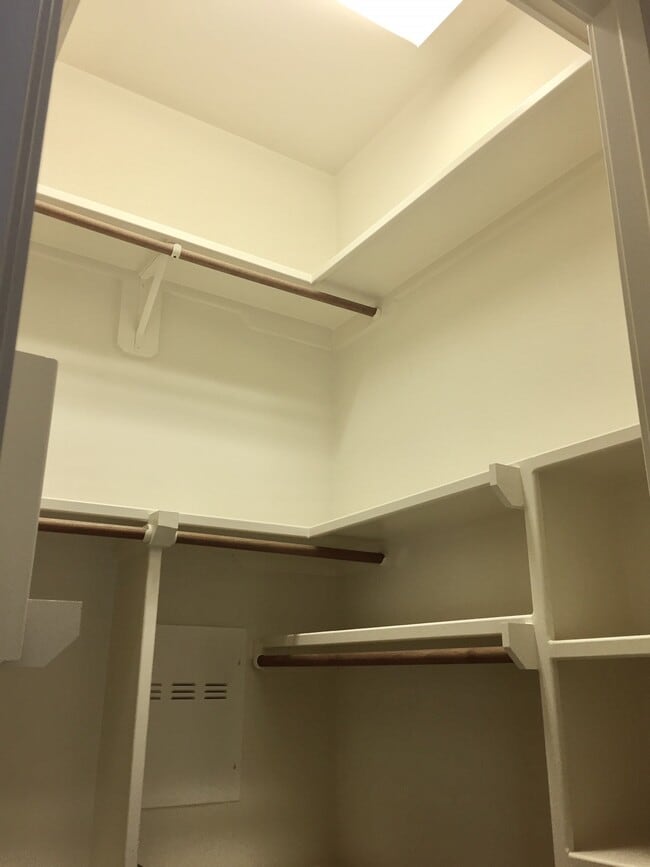 Building Photo - 4013 Bellefontaine