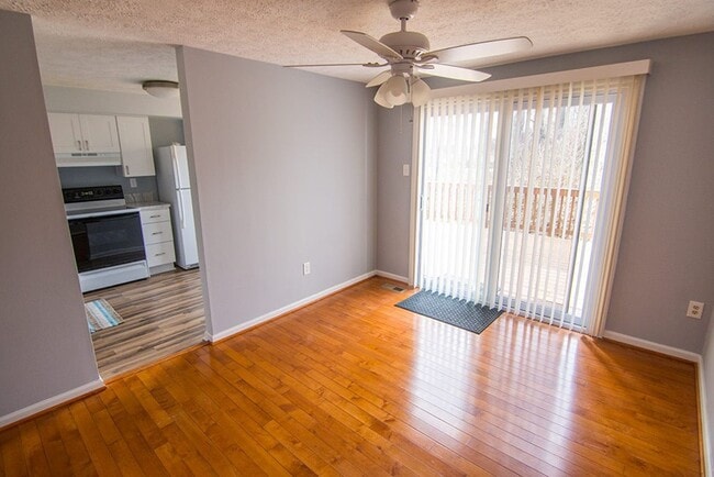 Building Photo - Commuters dream. Beautiful 3 BR 2 FB, 2 HB townhome
