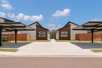 Building Photo - Platinum Apts