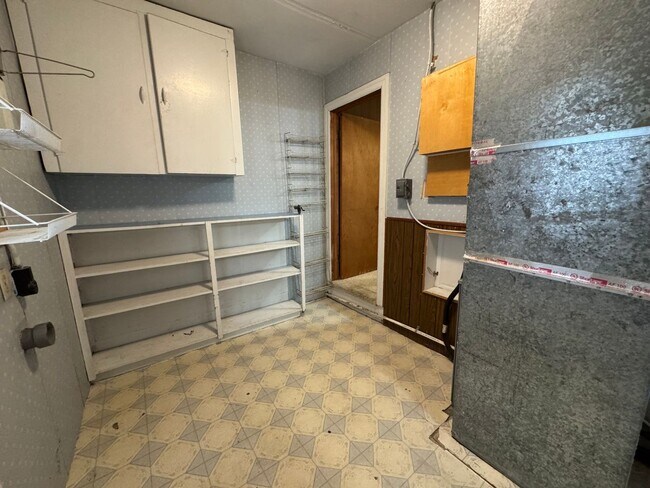 Building Photo - 3 bedroom on a corner lot, READY NOW!