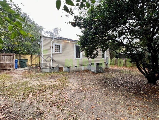 Building Photo - 2728 Holt Dr