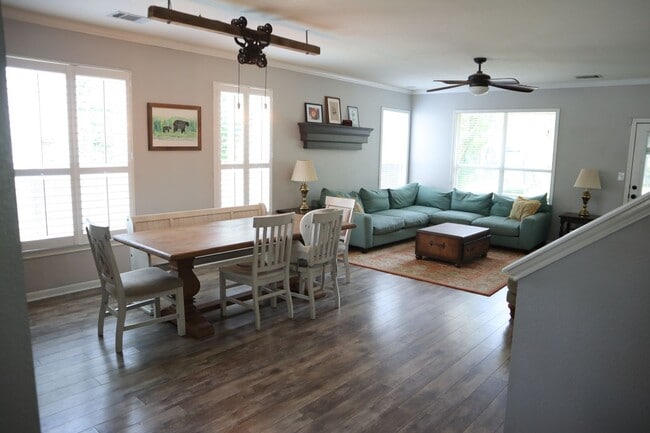 Building Photo - 4 Bed 2.5 Home in San Marcos, TX