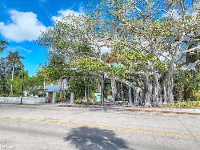 Building Photo - 1222 Gordon Dr