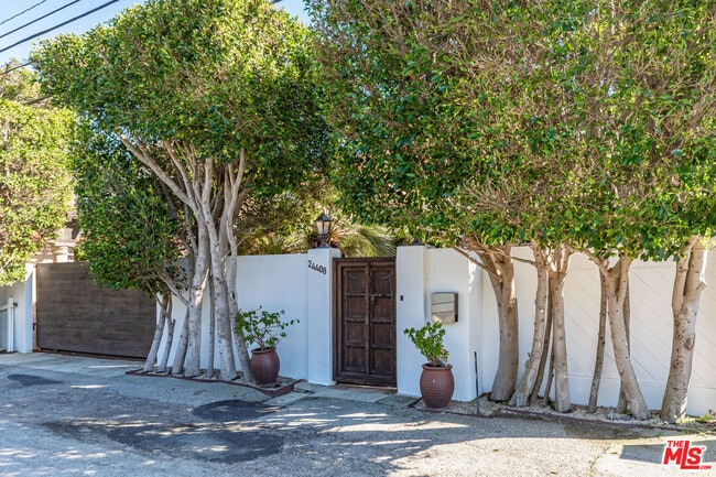 Building Photo - 24408 Malibu Rd