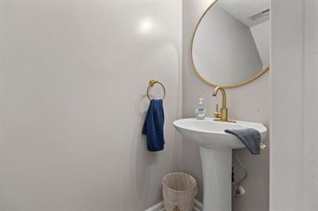 Building Photo - Marsh Oaks Townhome