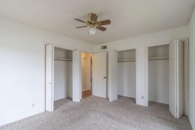 Building Photo - 8110 Exmoor Dr
