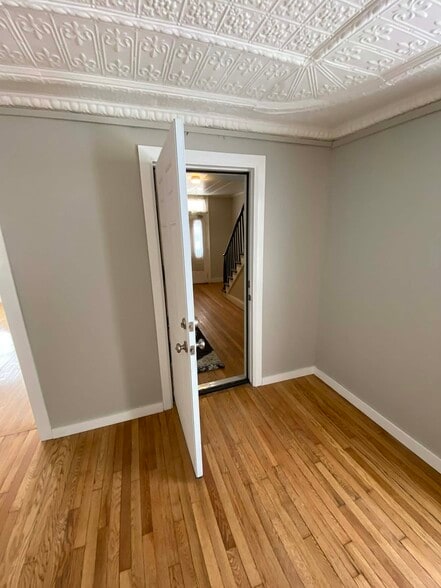 Building Photo - 2127 2nd Ave