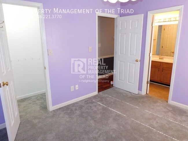 Building Photo - 13 Birchwood Ct