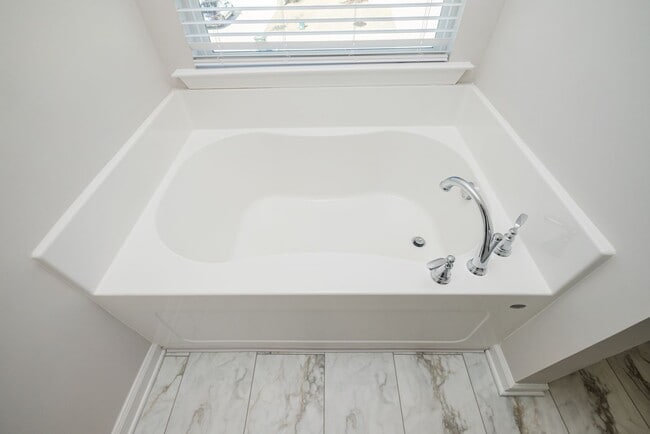 Building Photo - 5006 Anna Crk Wy