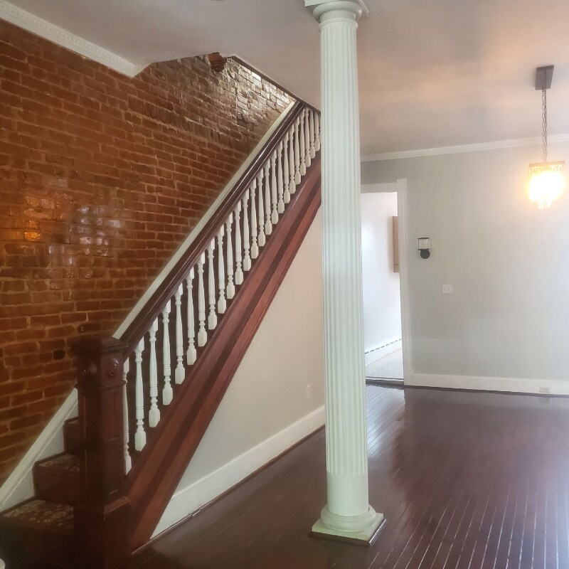Building Photo - 633 8th St NE