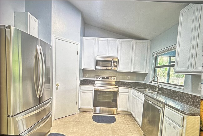 Building Photo - 127 Memory Ln NE