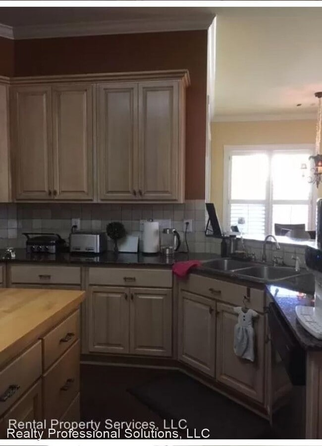 Building Photo - 4 br, 3.5 bath House - 8312 Chadburn Crossing