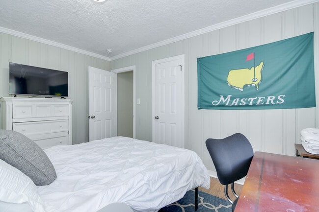 Building Photo - 2426 Brentwood Pl