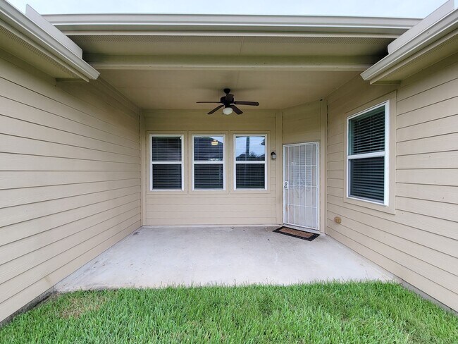 Building Photo - Welcome to this charming one-story home fe...