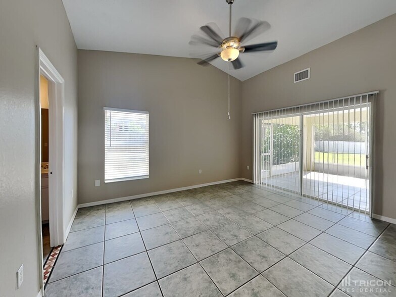 Building Photo - 7641 Manor Dr