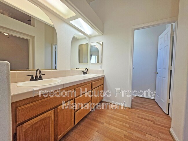 Building Photo - 2250 S Ambush St