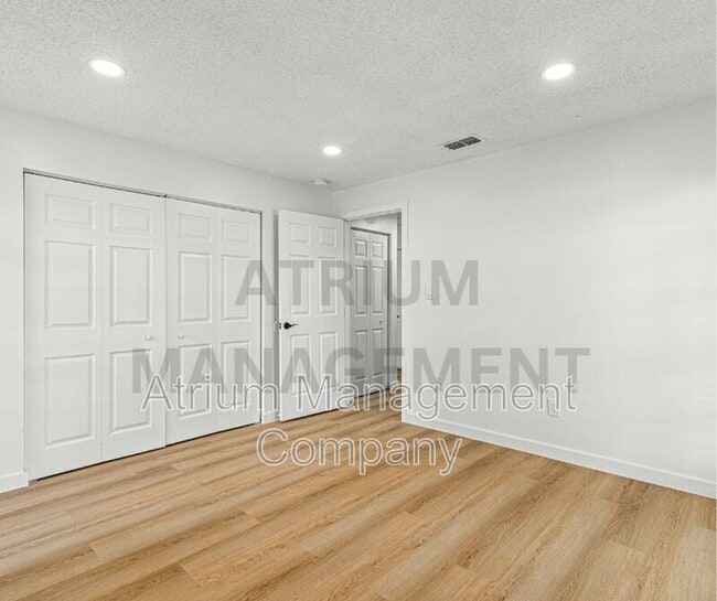 Building Photo - 5305 SE 28th Ln