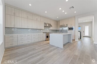 Building Photo - 181 Hollyleaf