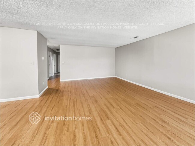 Building Photo - 1658 Ashwood Dr