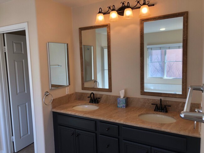 Building Photo - 4Bd/2.5 Ba Home with incredible views of Hubbert Lake!