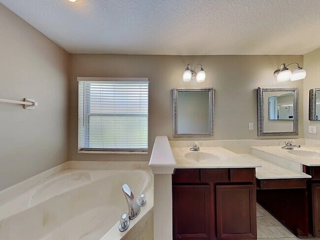 Building Photo - 14305 Sea Eagle Dr