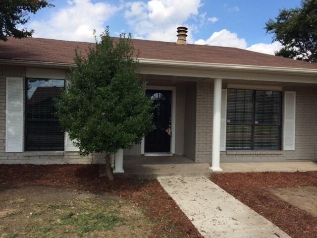 Primary Photo - 853 Warwick Dr