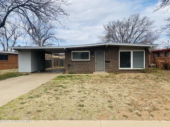 Primary Photo - 2704 68th St
