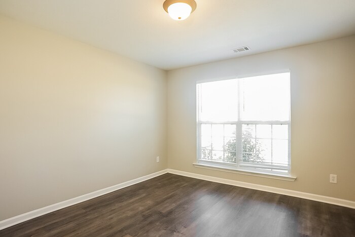 Building Photo - 6005 Great Glen