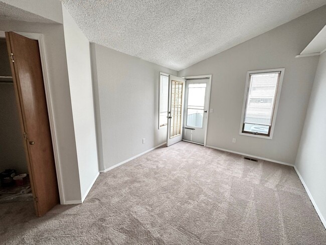 Building Photo - Newly Updated Townhome with Three Balconie...