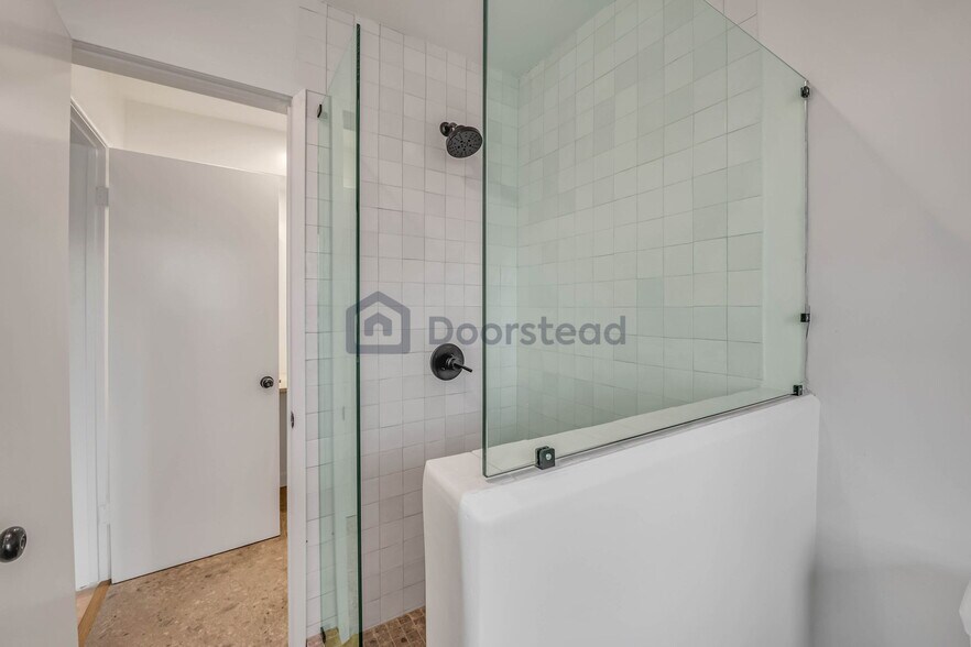 Building Photo - 5368 Calatrana Dr