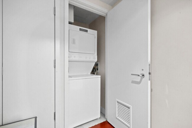 Building Photo - 3141 Michelson Dr