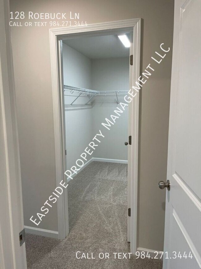 Building Photo - 128 Roebuck Ln