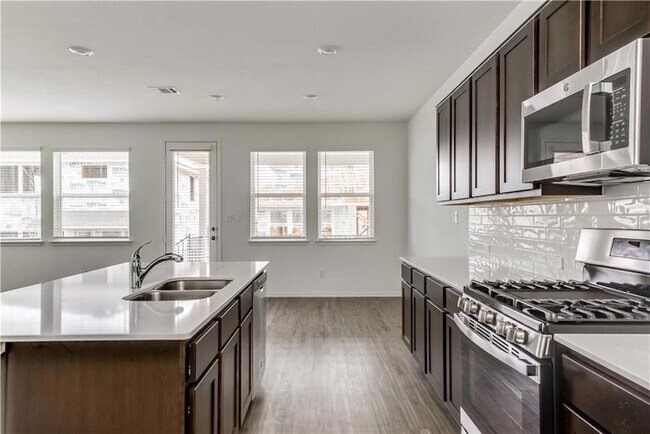 Building Photo - 712 Affazia Ln