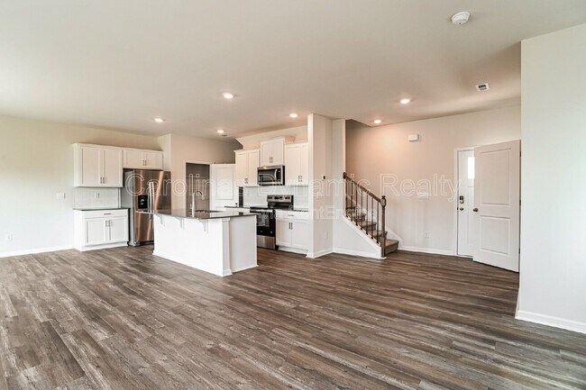 Building Photo - 1365 37th Ave Lane NE