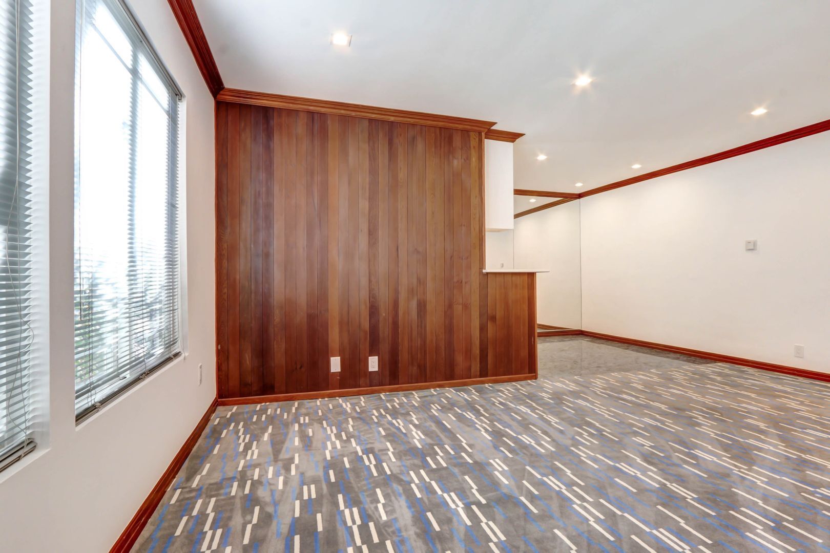 Building Photo - 807 5th St