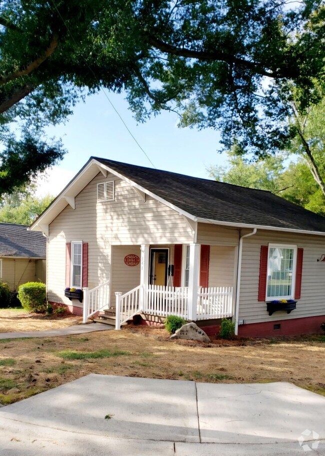 Building Photo - 341 Vance St