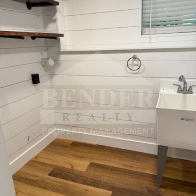 Building Photo - BEAUTIFUL REMODELED HOME