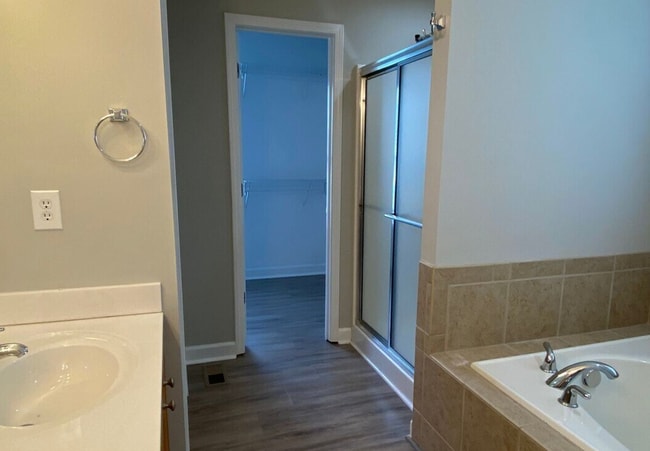 Building Photo - NEW LISTING!!!!