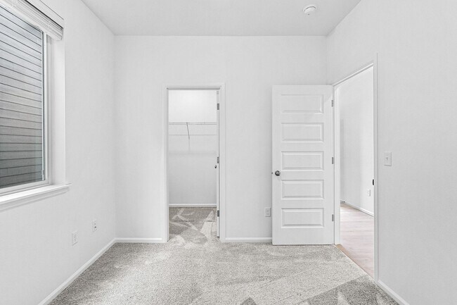 Building Photo - Two-Story Port Orchard Home