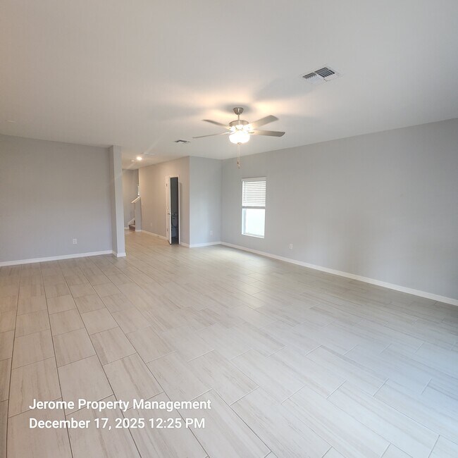 Building Photo - 2546 Leonia Ln