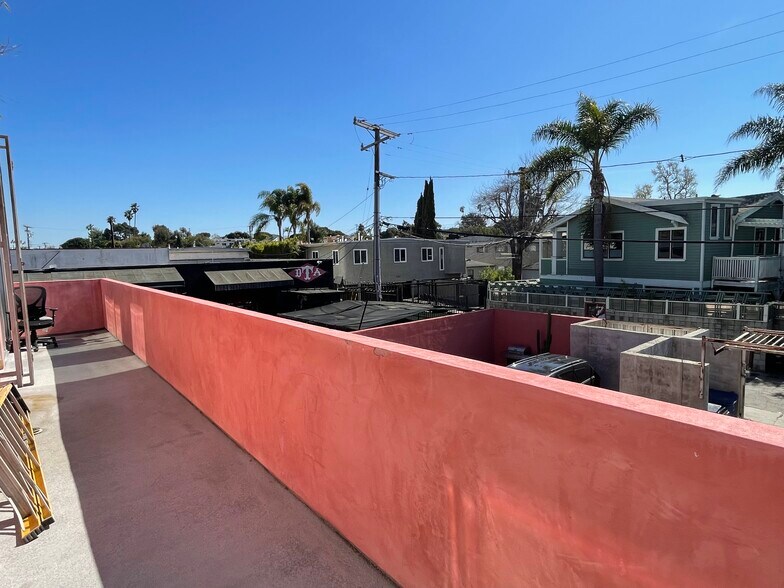 Balcony looking South - 2640 Lincoln Blvd