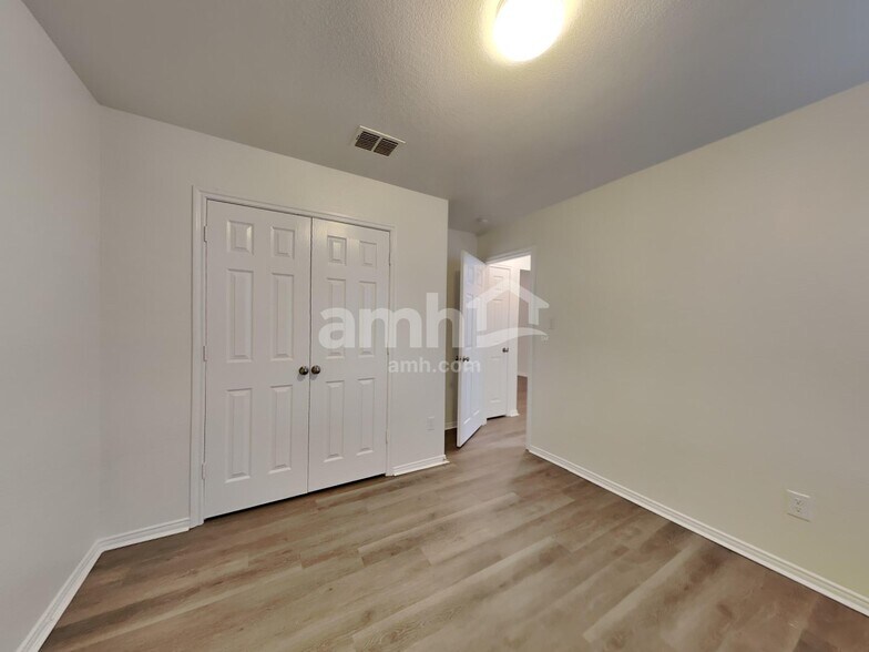 Building Photo - 1373 Meadowbrook Ln