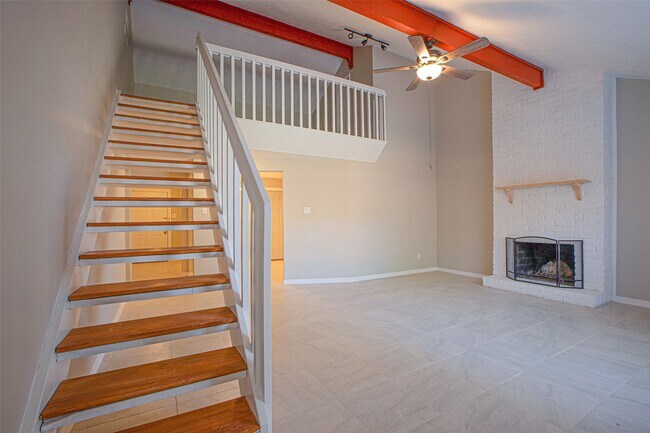 Building Photo - 16042 Bear Hill Dr