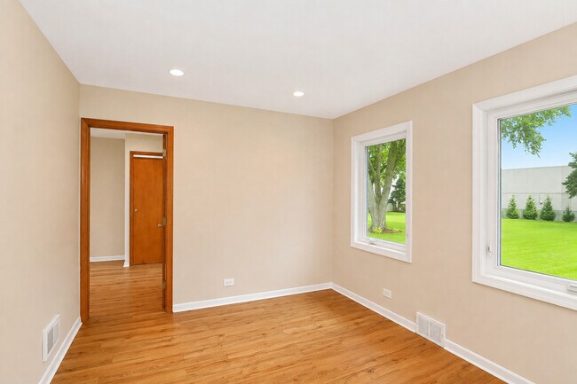 Building Photo - 7N435 Linden Ave