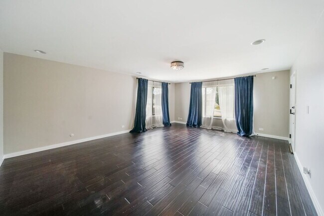 Building Photo - 309 Starling Ct