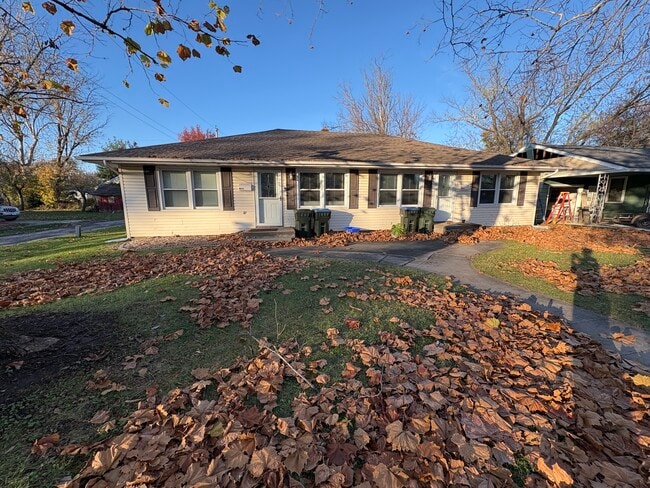 Building Photo - 901 E Scott St